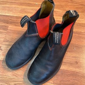 Blundstones - black and red UK/AU 8